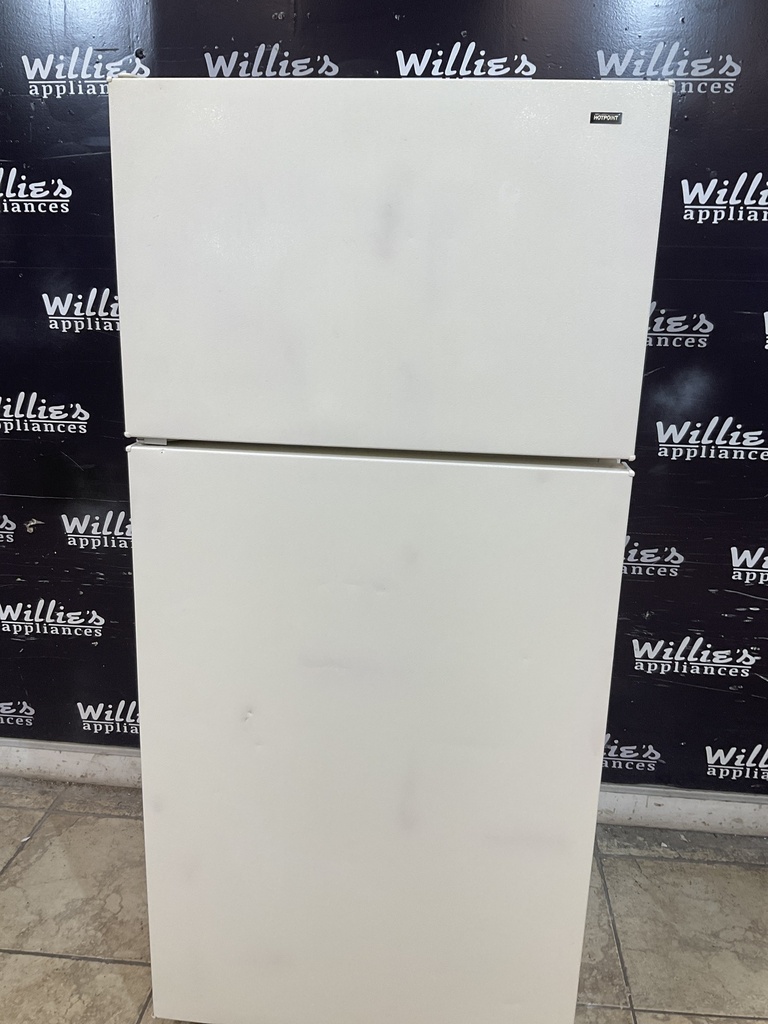Hotpoint Used Refrigerator Top and Bottom 28x61 1/2” (Bisque) 