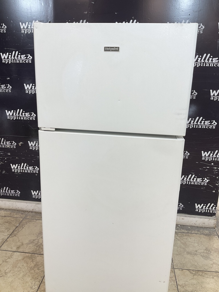 Hotpoint Used Refrigerator Top and Bottom 28x61 1/2” (White) 