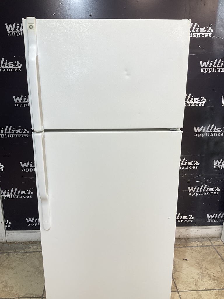 Ge Used Refrigerator Top and Bottom 28x64 1/2” (White) 