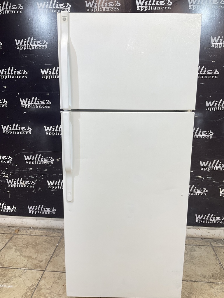 Ge Used Refrigerator Top and Bottom 28x67 1/2” (White) 