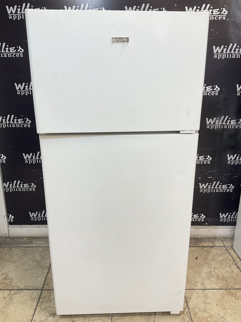 Hotpoint Used Refrigerator Top and Bottom 28x61 1/2” (White) 