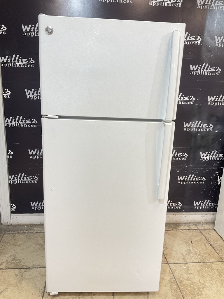 Ge Used Refrigerator Top and Bottom 28x64 1/2” (White) 