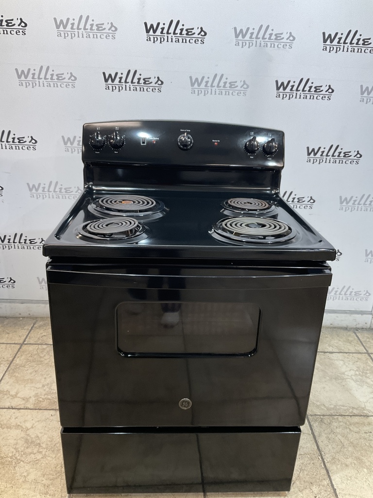 Ge Used Electric Stove 220volts (40/50 AMP) 30inches {no cord} (Black) 