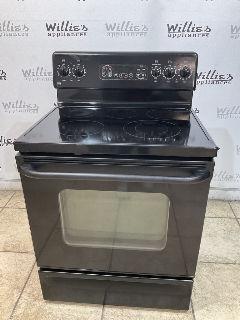 Ge Used Electric Stove 220volts (40/50 AMP) 30inches {3 prong} (Black) 