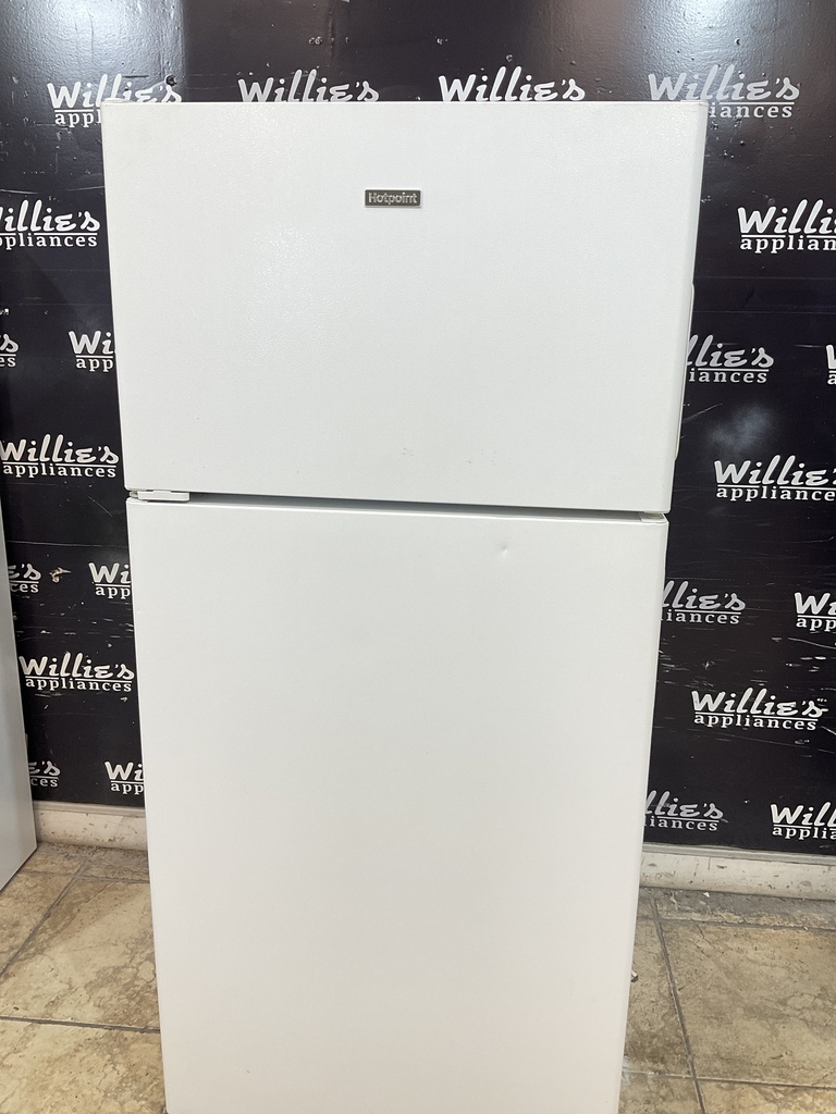 Hotpoint Used Refrigerator Top and Bottom 28x61 1/2” (White) 