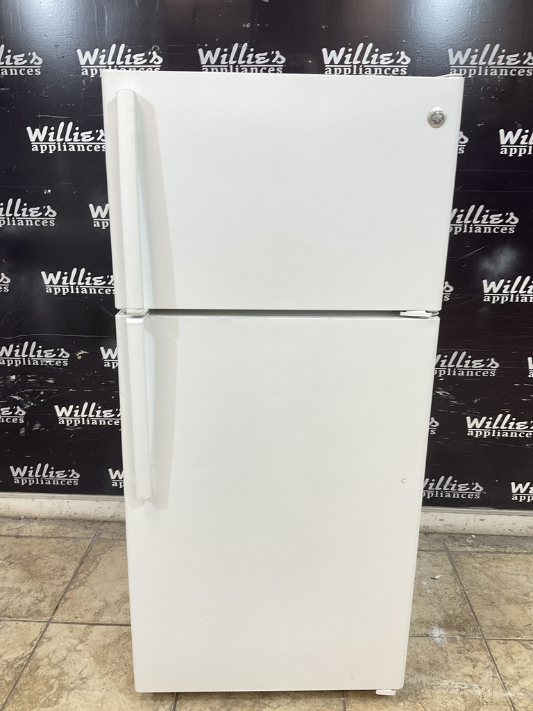 Ge Used Refrigerator Top and Bottom 28x61 1/2” (White) 