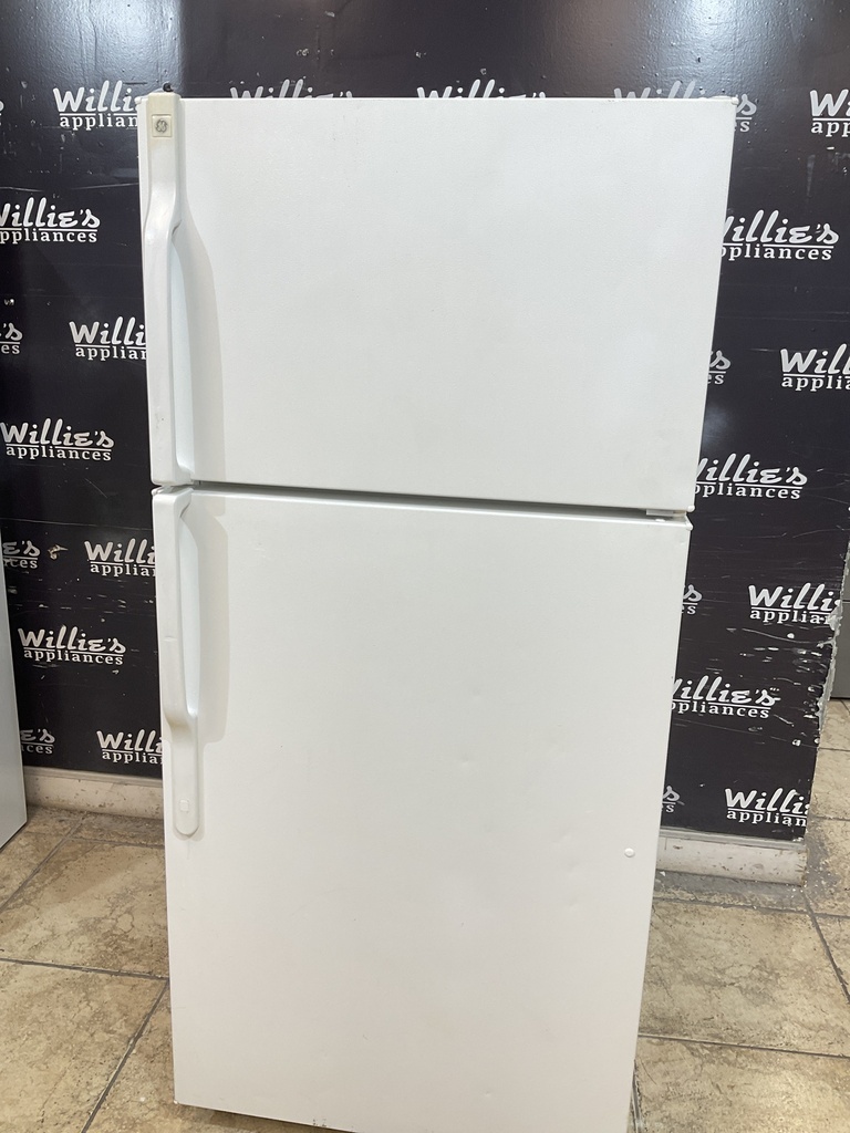 Ge Used Refrigerator Top and Bottom 28x61 1/2” (White) 