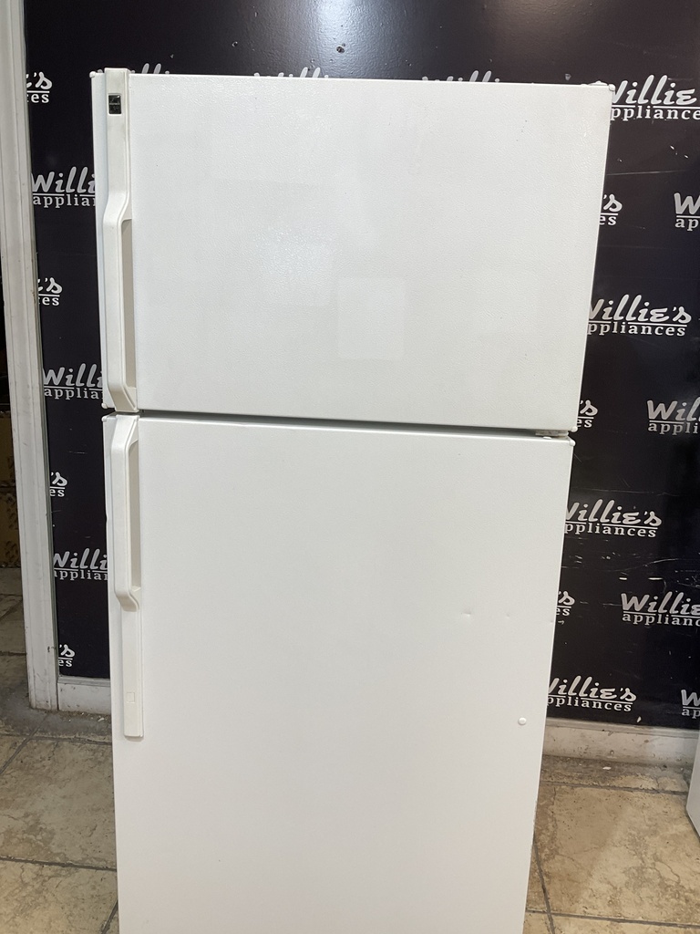 Hotpoint Used Refrigerator Top and Bottom 28x61 1/2” (White)