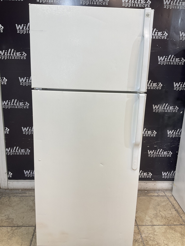Ge Used Refrigerator Top and Bottom 28x67 (White)