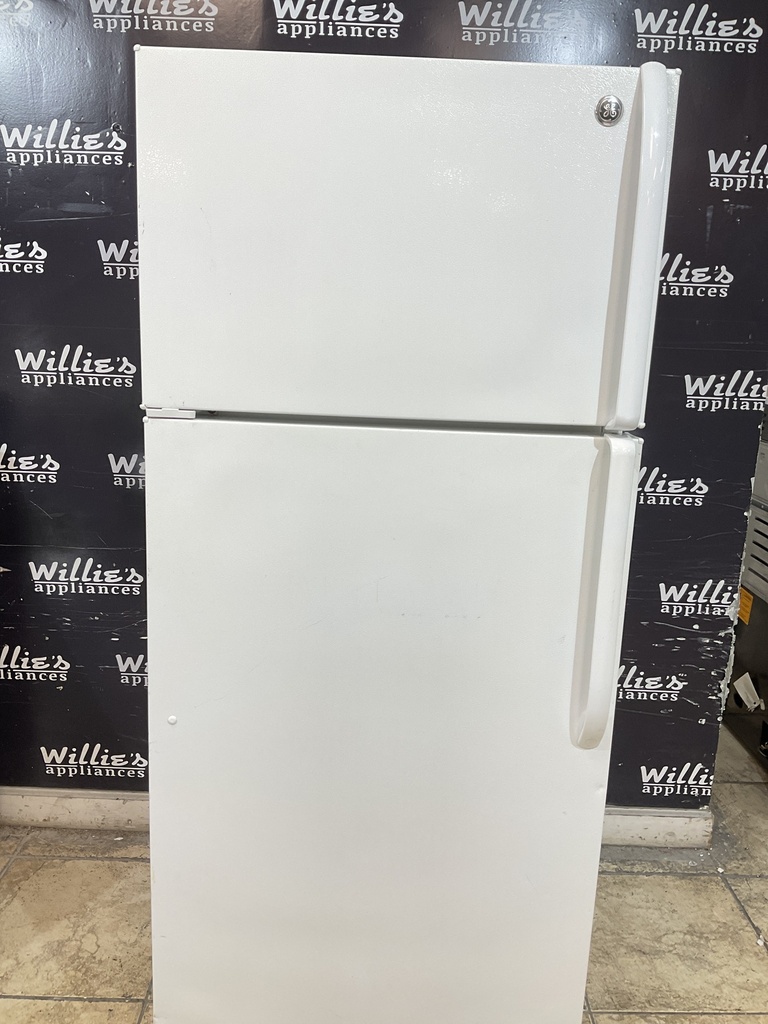 Ge Used Refrigerator Top and Bottom 28x67 1/2” (White) 