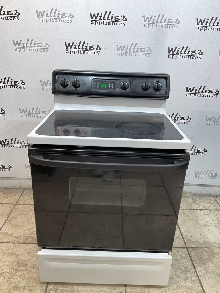 Ge Used Electric Stove 220volts (40/50 AMP) 30inches {3 prong} (White/Black) 