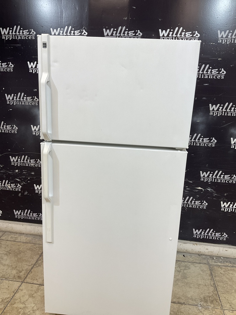 Hotpoint Used Refrigerator Top and Bottom 28x61 1/2” (White)