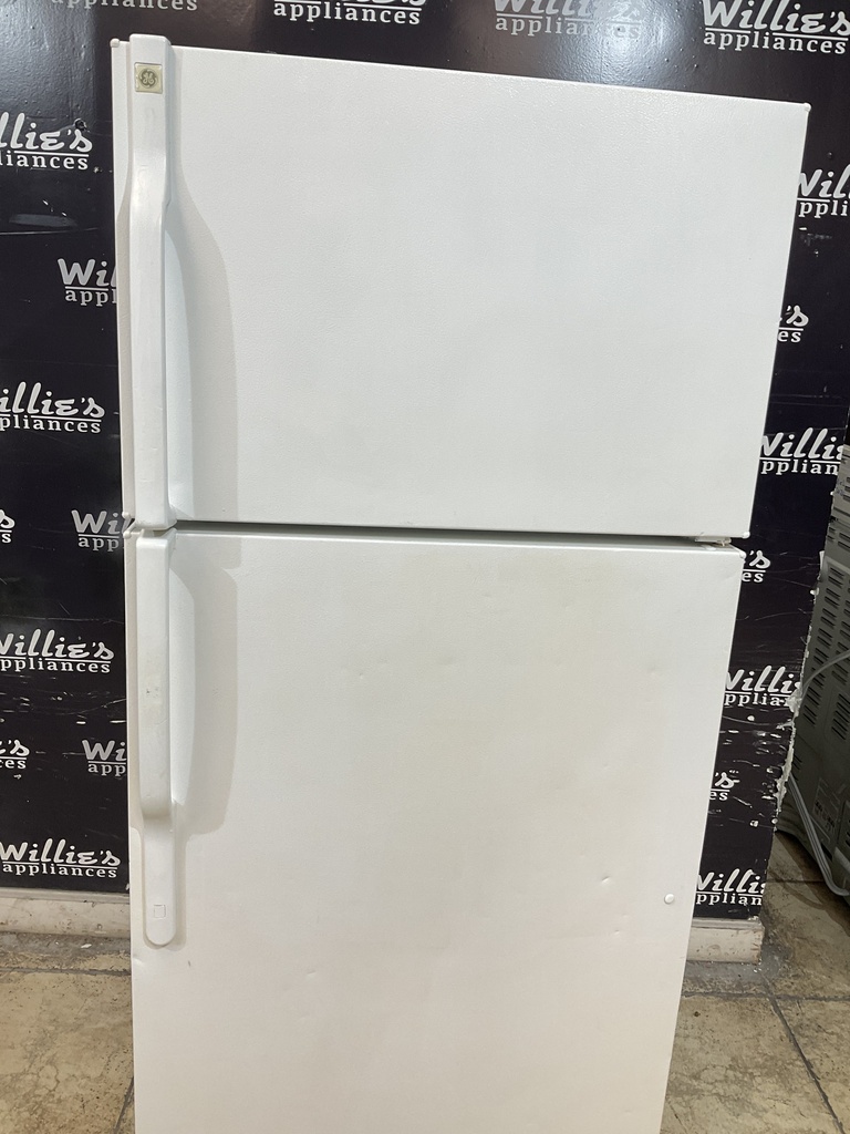Ge Used Refrigerator Top and Bottom 28x67 1/2” (White) 