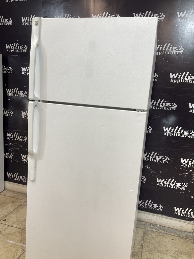 Ge Used Refrigerator Top and Bottom 28x67 1/2” (White) 