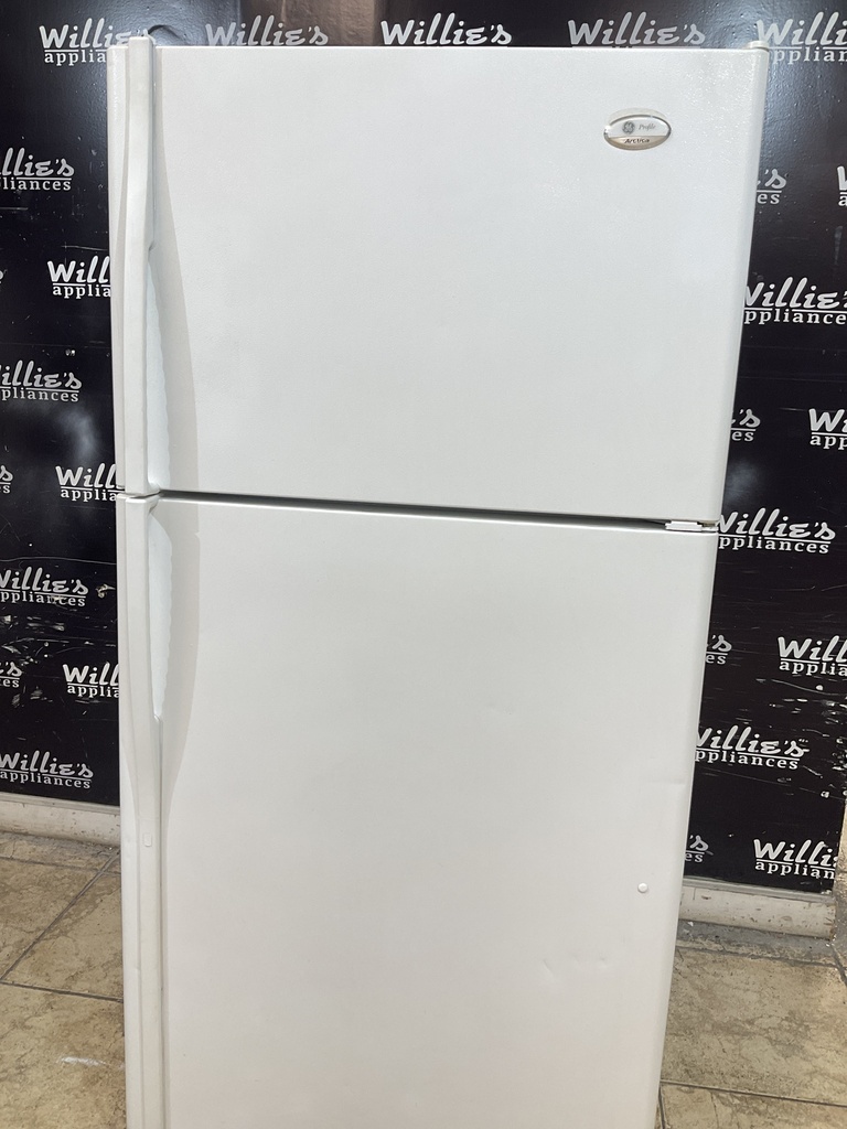 Ge Used Refrigerator Top and Bottom 33x67 1/2” (White) 