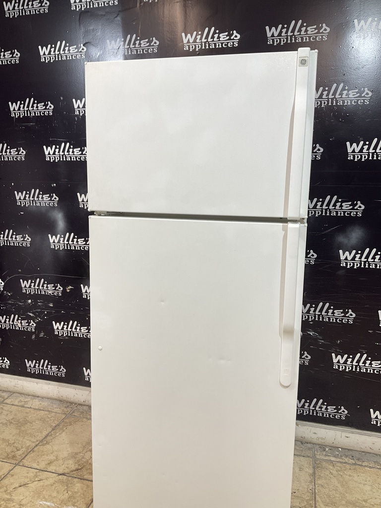 Ge Used Refrigerator Top and Bottom 28x67 1/2” (White) 