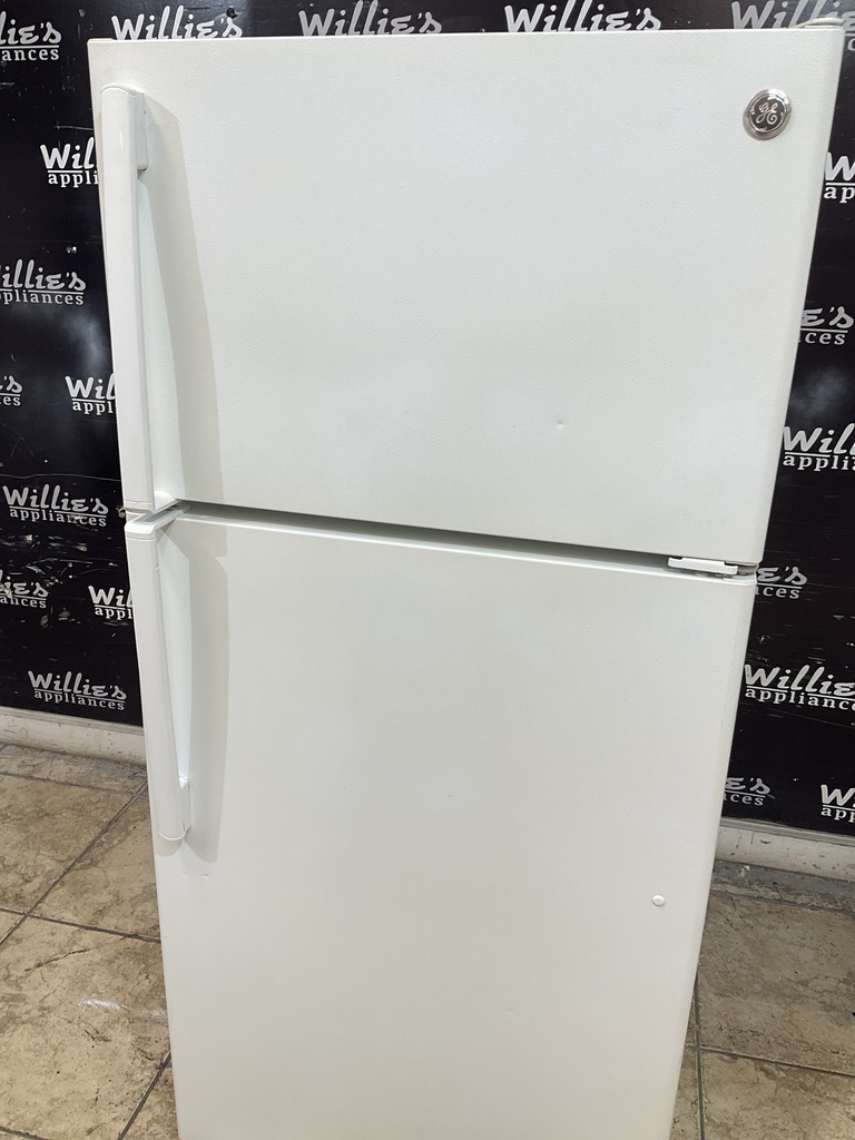 Ge Used Refrigerator Top and Bottom 28x61 1/2” (White) 