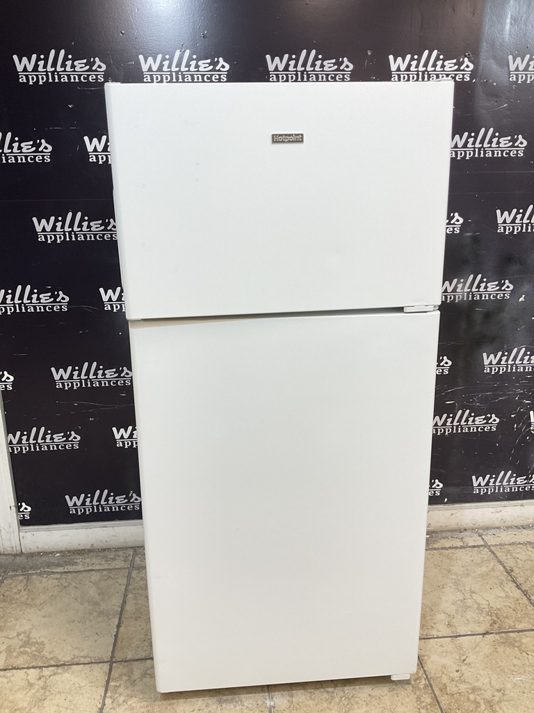 Hotpoint Used Refrigerator Top and Bottom 28x61 1/2” (White) 