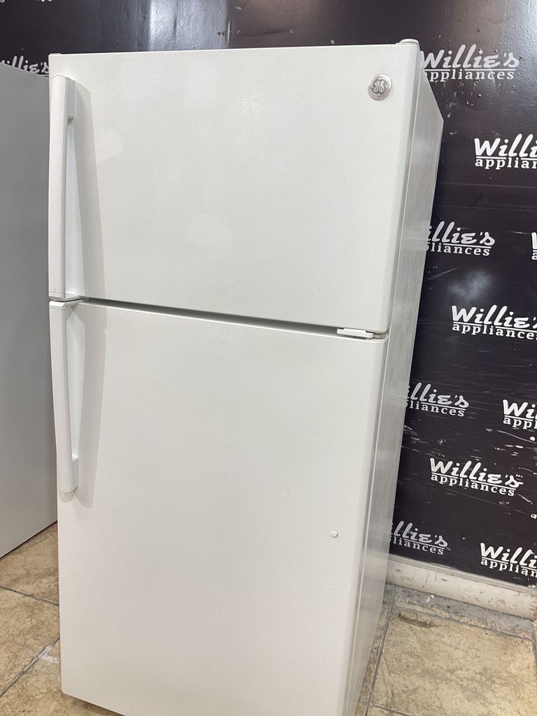 Ge Used Refrigerator Top and Bottom 28x61 1/2” (White) 