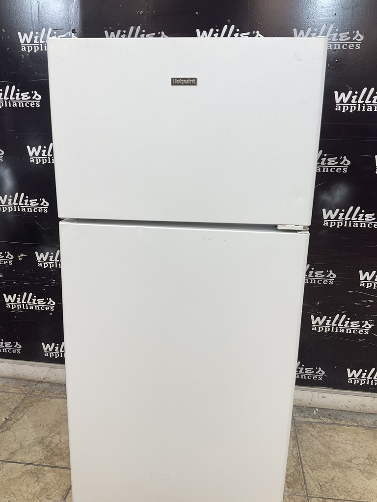 Hotpoint Used Refrigerator Top and Bottom 28x61 1/2” (White) 