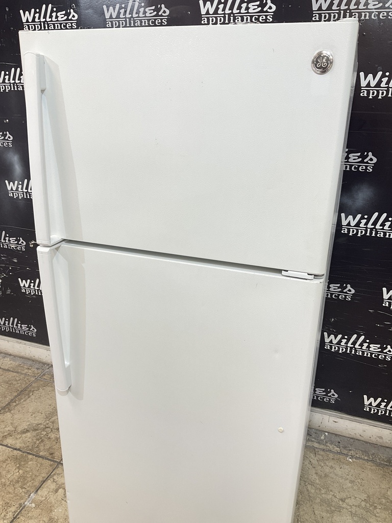 Ge Used Refrigerator Top and Bottom 28x61 1/2” (White) 