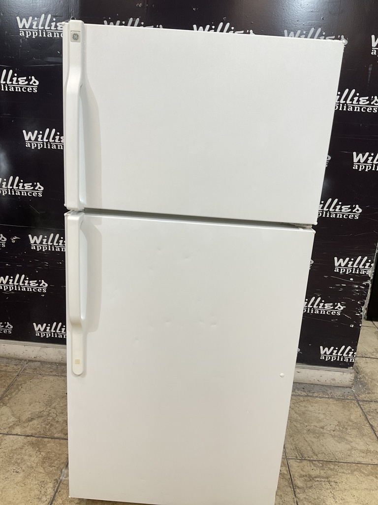 Ge Used Refrigerator Top and Bottom 28x62 (White)