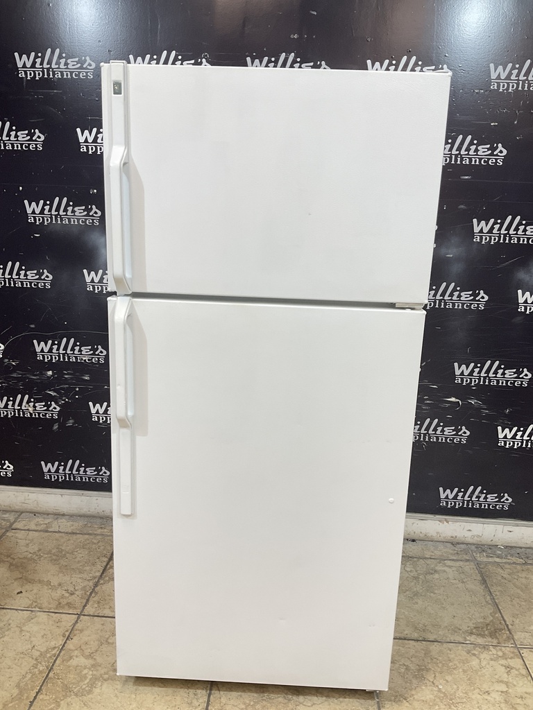 Ge Used Refrigerator Top and Bottom 28x61 1/2” (White) 