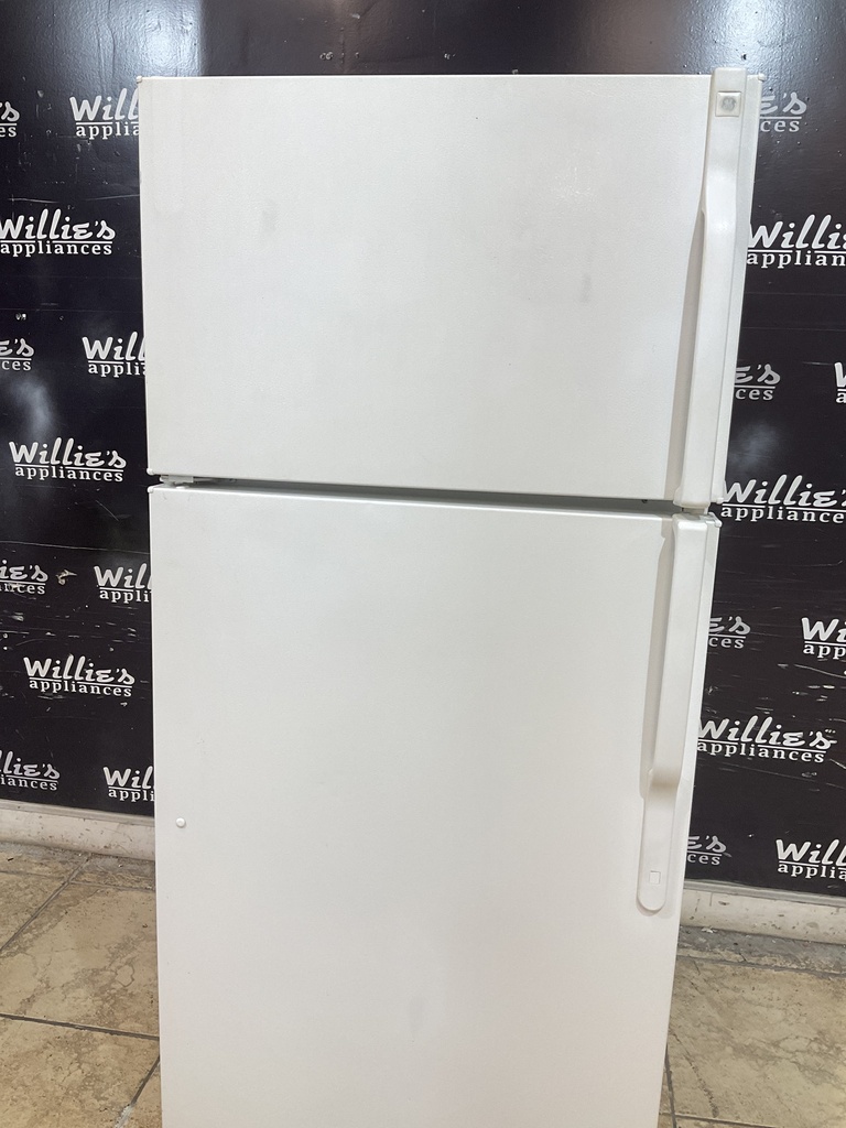 Ge Used Refrigerator Top and Bottom 28x61 1/2” (white) 