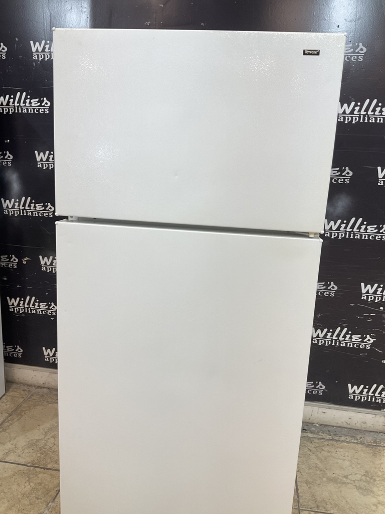 Hotpoint Used Refrigerator Top and Bottom 28x61 1/2” (White) 