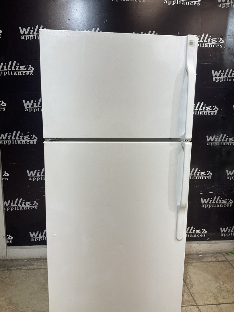 Ge Used Refrigerator Top and Bottom 28x61 1/2” (White) 