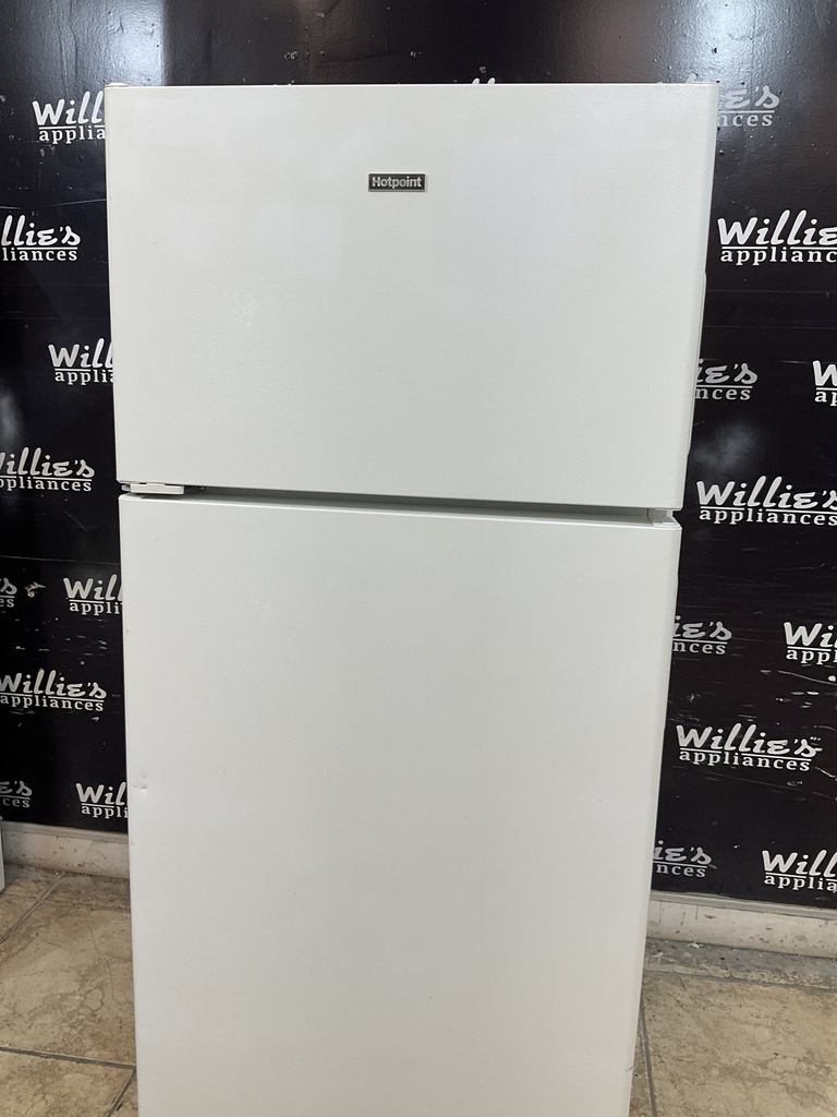 Hotpoint Used Refrigerator Top and Bottom 28x61 1/2” (White) 