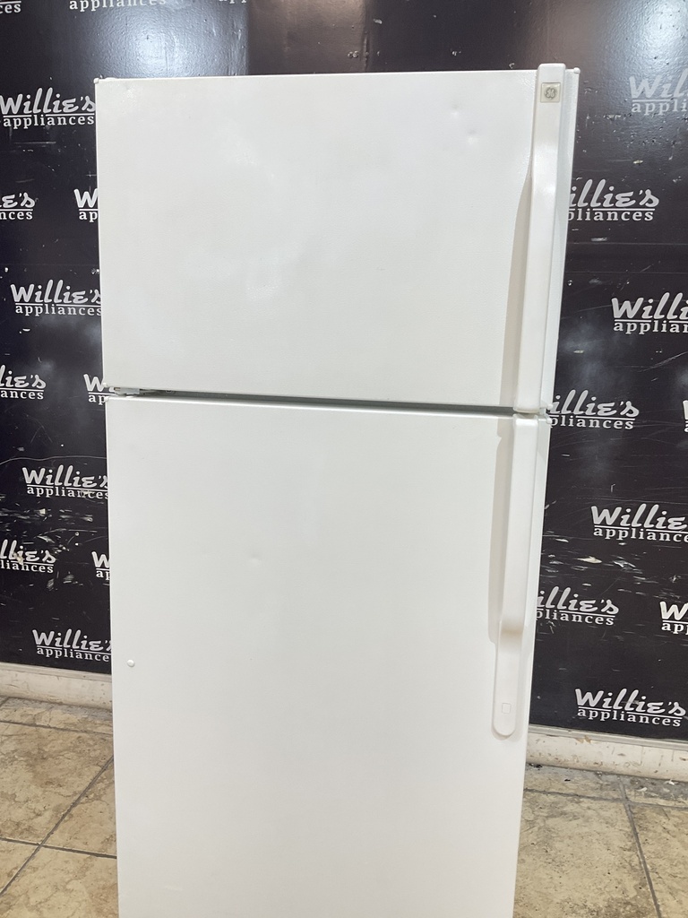 Ge Used Refrigerator Top and Bottom 28x61 1/2” (White) 