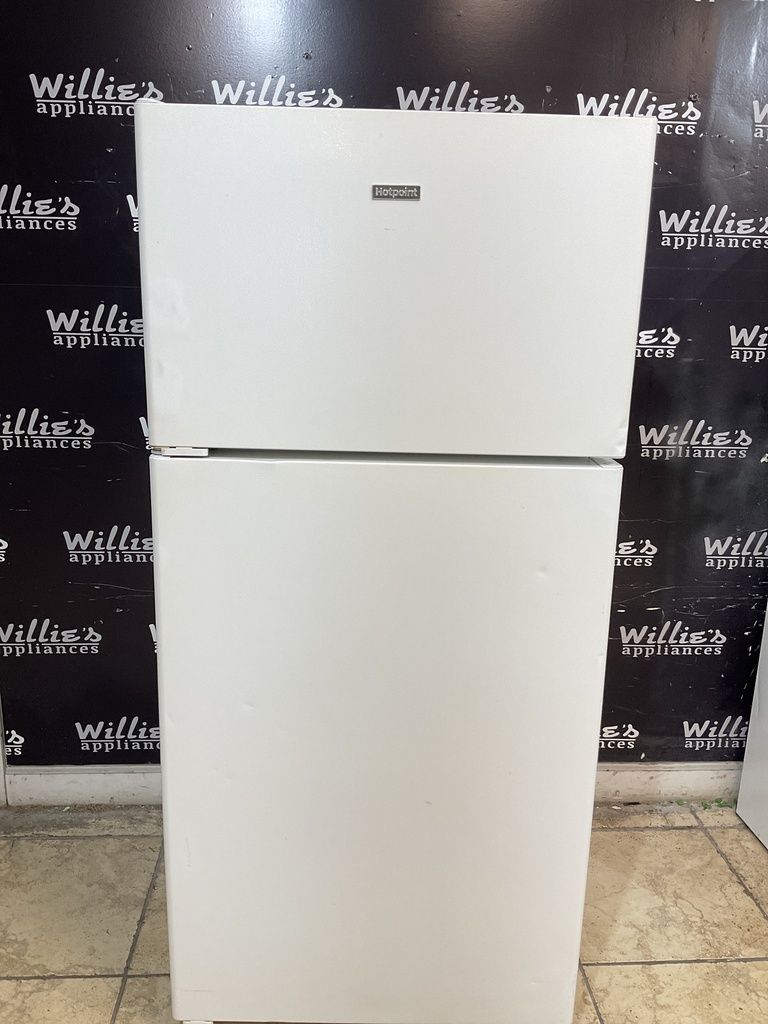 Hotpoint Used Refrigerator Top and Bottom 28x61 1/2” (White) 