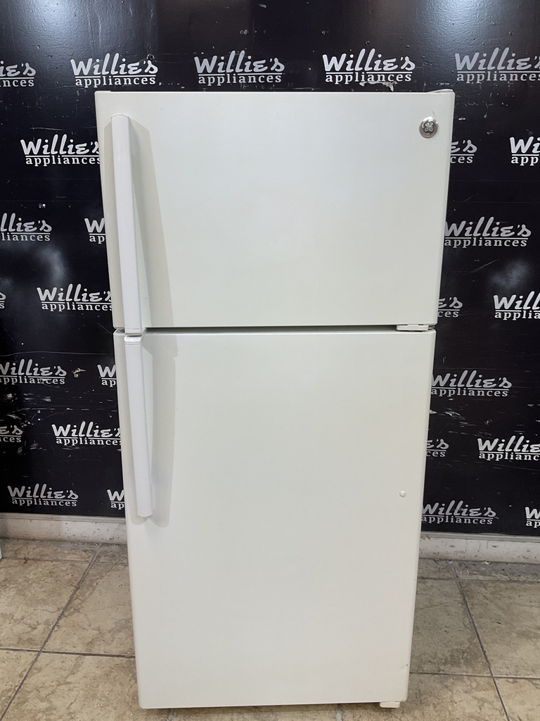 Ge Used Refrigerator Top and Bottom 28x61 1/2” (White) 