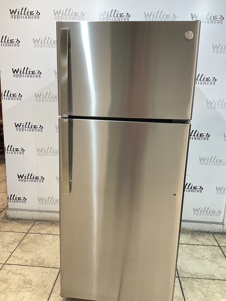 Ge Used Refrigerator Top and Bottom 28x67 (Stainless Steel) 