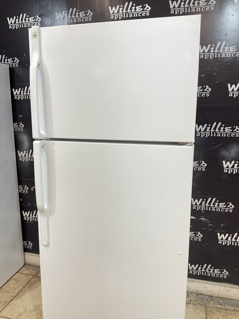 Ge Used Refrigerator Top and Bottom 28x67 1/2” (White) 