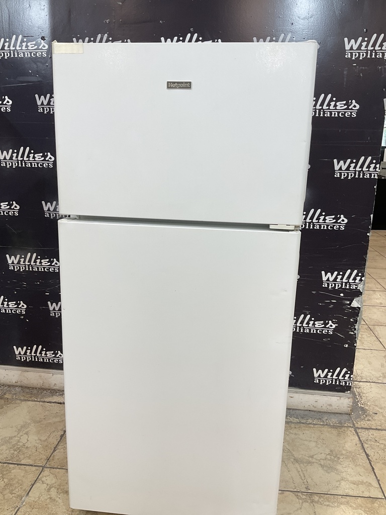 Hotpoint Used Refrigerator Top and Bottom 28x61 1/2” (White) 