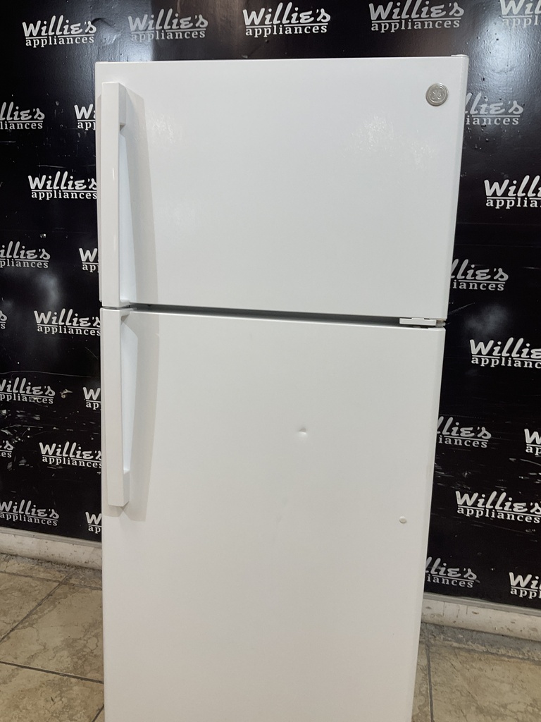 Ge Used Refrigerator Top and Bottom 28x64 1/2” (White) 