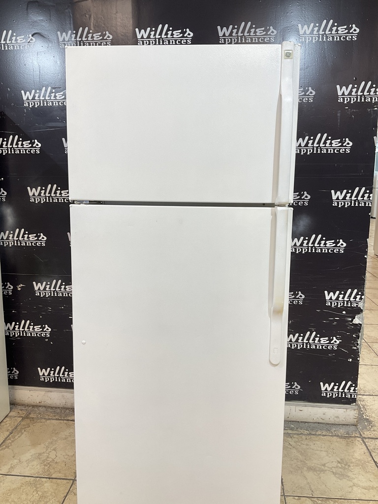 Ge Refrigerator Top and Bottom 28x67  (White) 