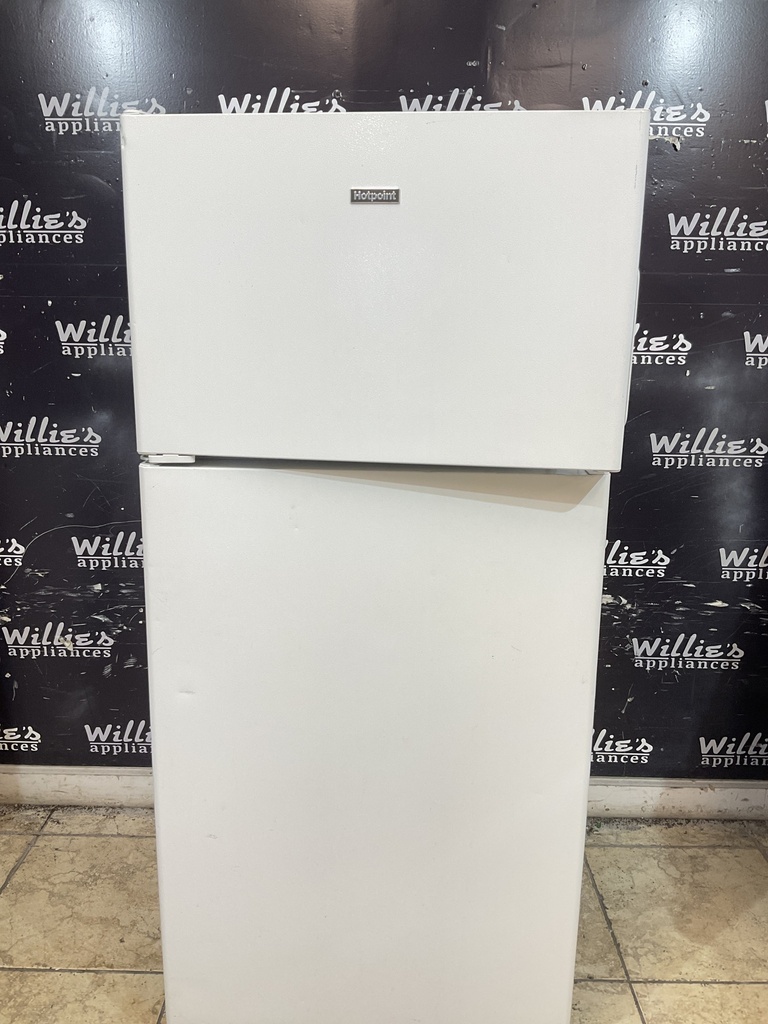 Hotpoint Used Refrigerator Top and Bottom 28x61 1/2” (White) 