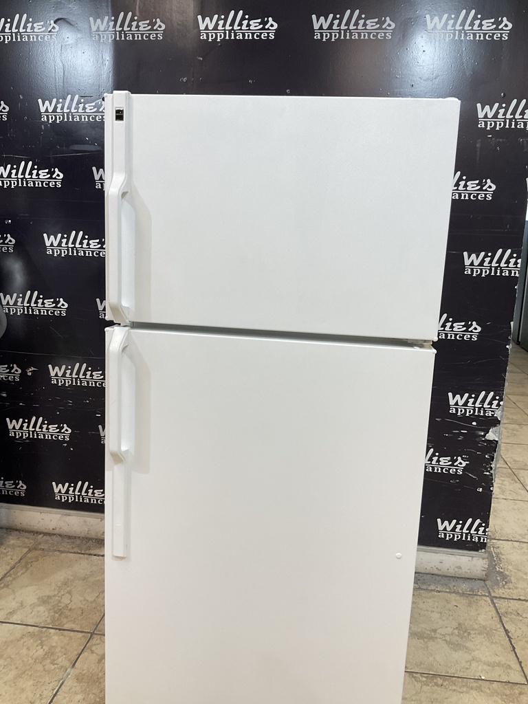 Hotpoint Refrigerator Top and Bottom 28x61 1/2” (White)