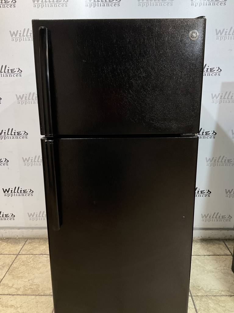 Ge Refrigerator Top and Bottom 28x64 1/2” (Black) 