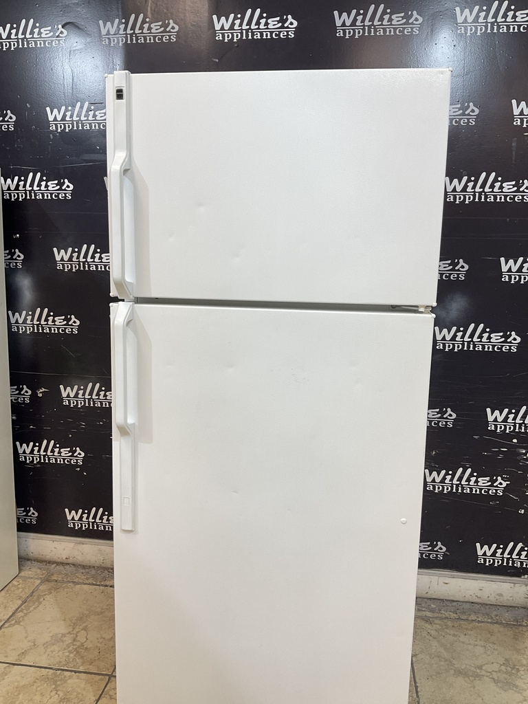 Hotpoint Refrigerator Top and Bottom 28x64 1/2” (white) 