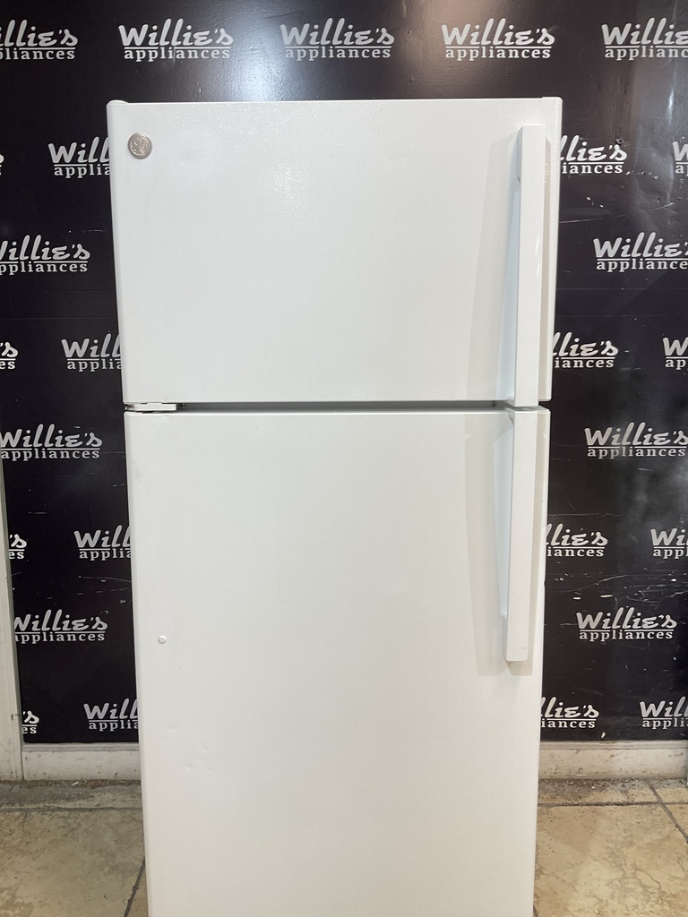 Ge Refrigerator Top and Bottom 28x64 1/2” (White) 