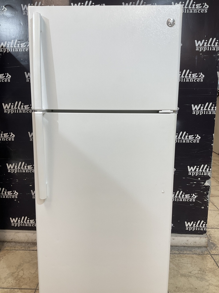 Ge Refrigerator Top and Bottom 28x67 (white) 