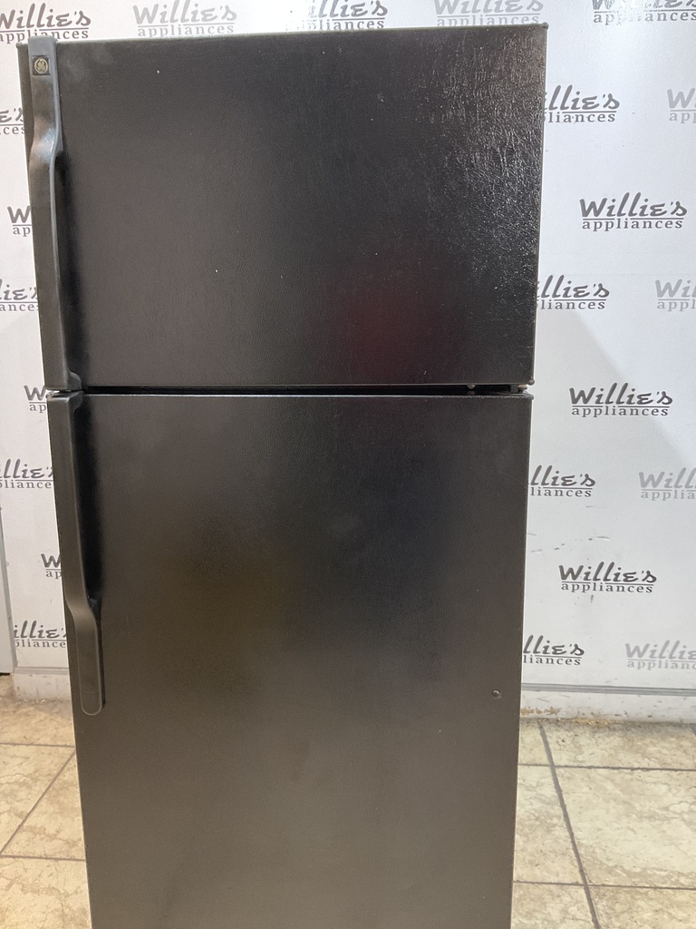 Ge Refrigerator Top and Bottom 28x64 1/2” (black) 