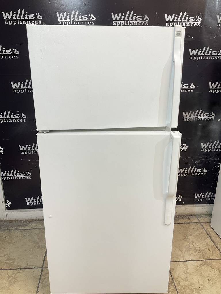 Ge Refrigerator Top and Bottom 28x62” (white)