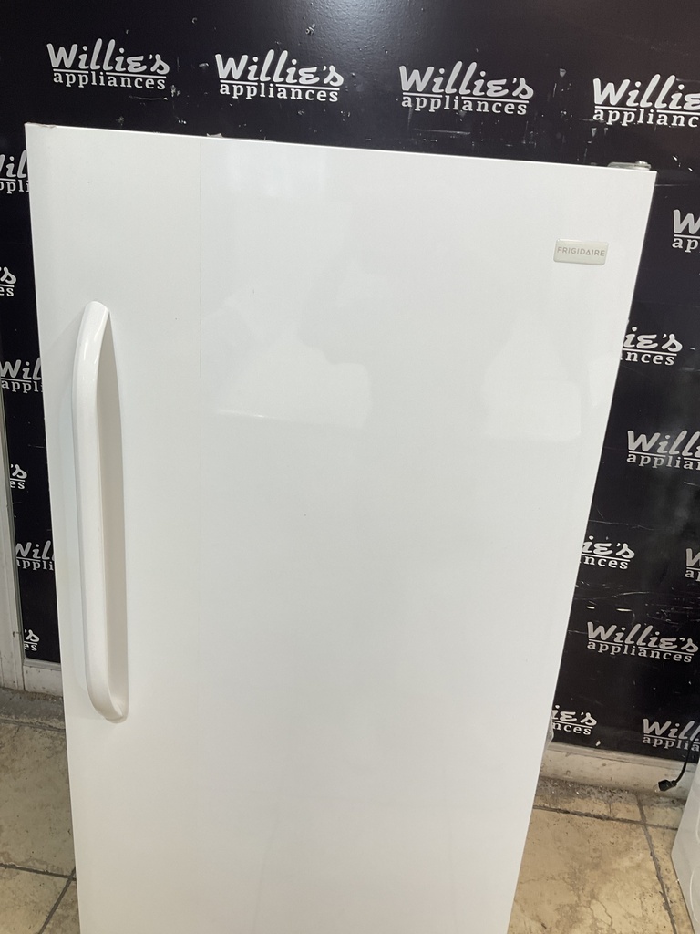 Frigidaire Freezer Upright 30x61 1/2” (White)