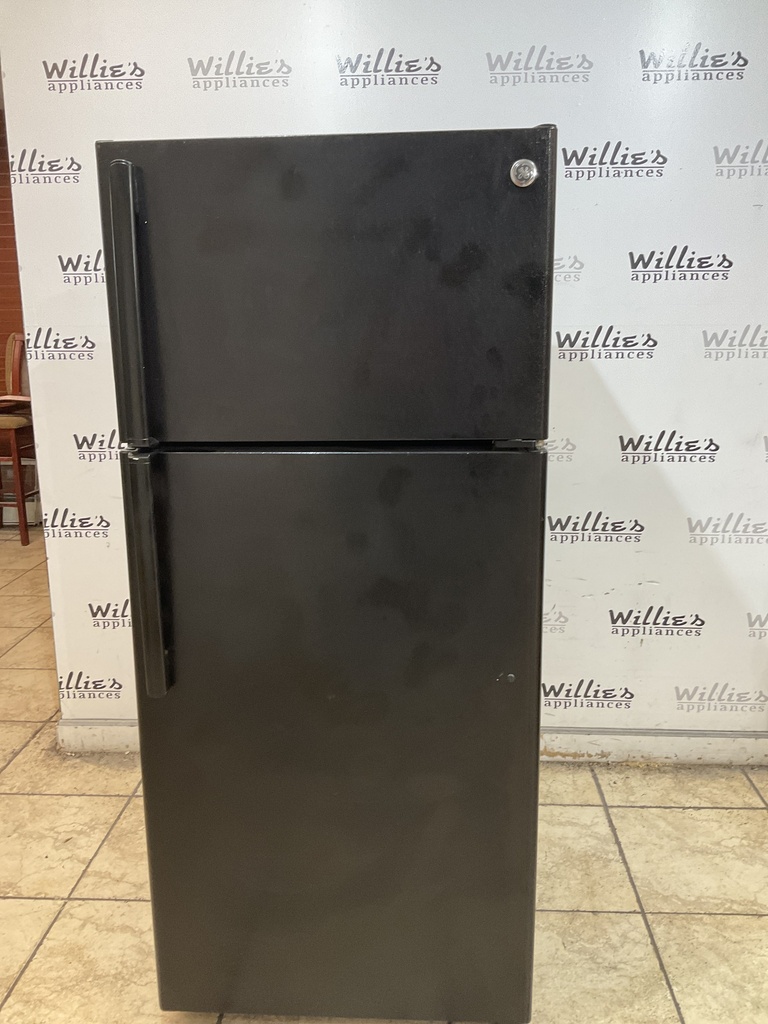 Ge Refrigerator Top and Bottom 28x64 1/2” (Black) 
