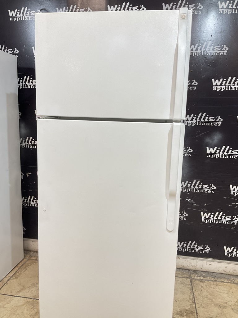 Ge Refrigerator Top and Bottom 28x67  (White) 